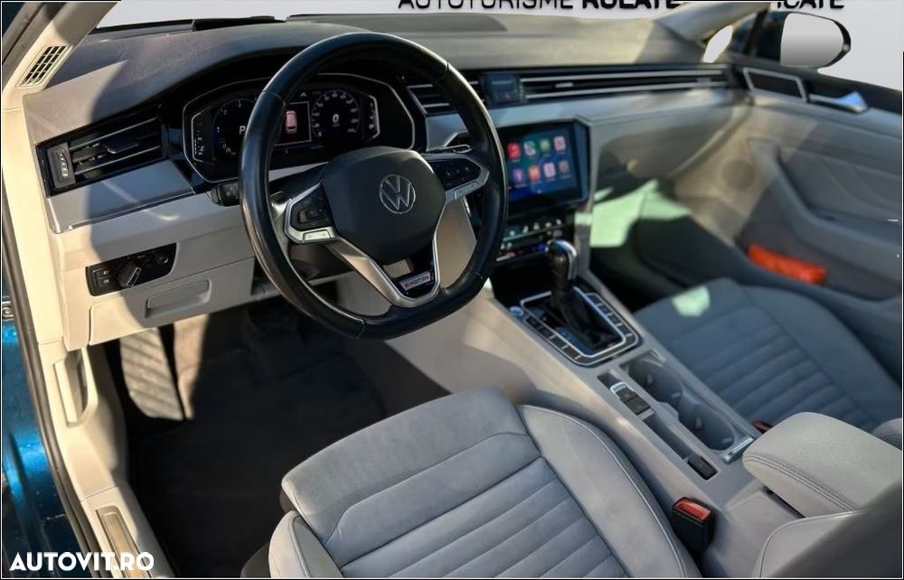 Volkswagen Passat Variant 2.0 TDI SCR DSG 4Motion Elegance - 9