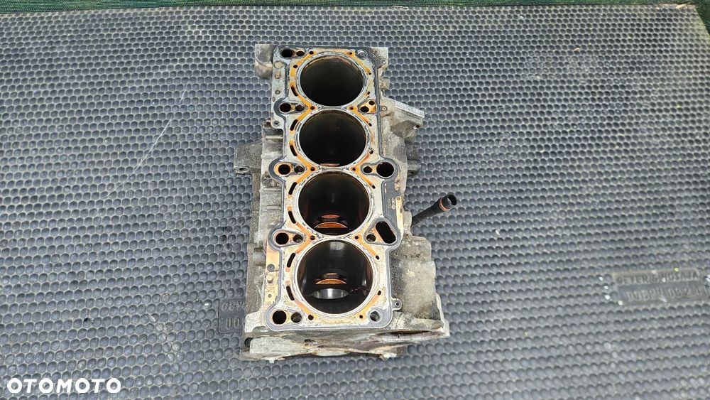 Blok 06D103023 BBBBB Dół Silnik Cylindry Panewki Mocowanie Wału 2.0 FSI AWA Audi A4 B6 B7 VW - 12