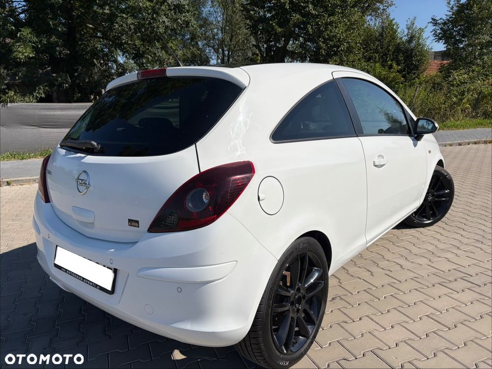 Opel Corsa 1.4 16V Cosmo - 12