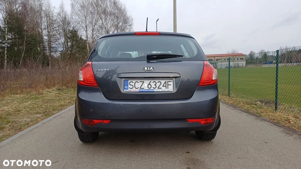 Kia Ceed - 13