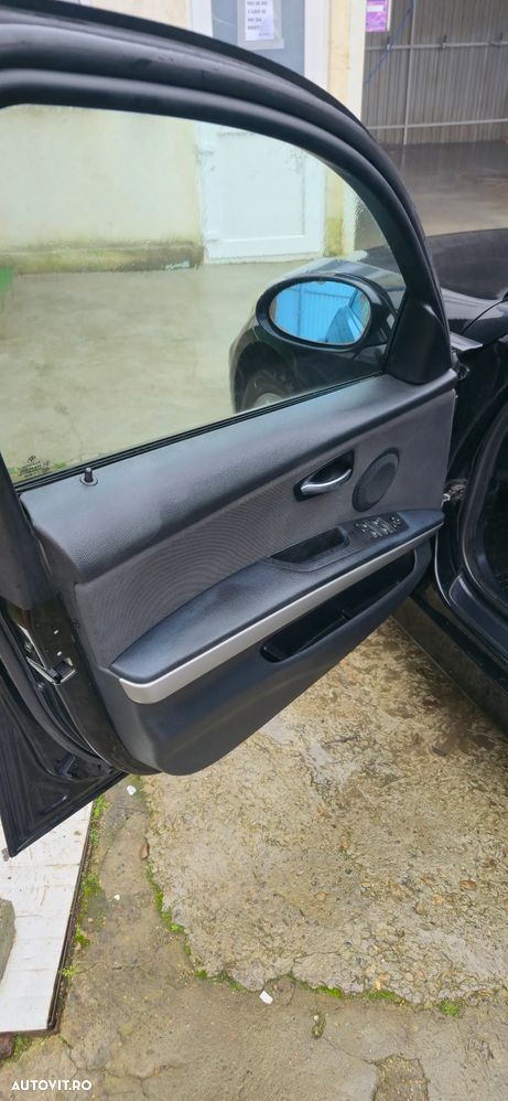 BMW Seria 3 318d DPF Touring - 11