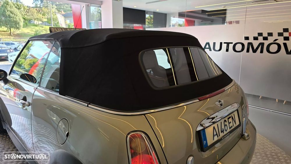 MINI Cabrio Cooper S Sidewalk - 23