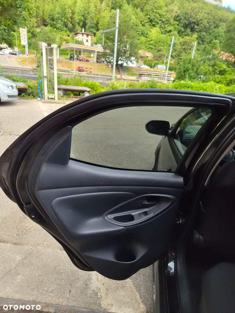 Toyota Yaris - 8