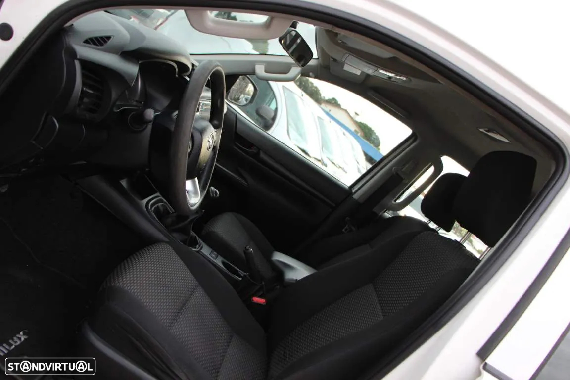 Toyota Hilux 2.4 D-4D 4WD CD CM - 18