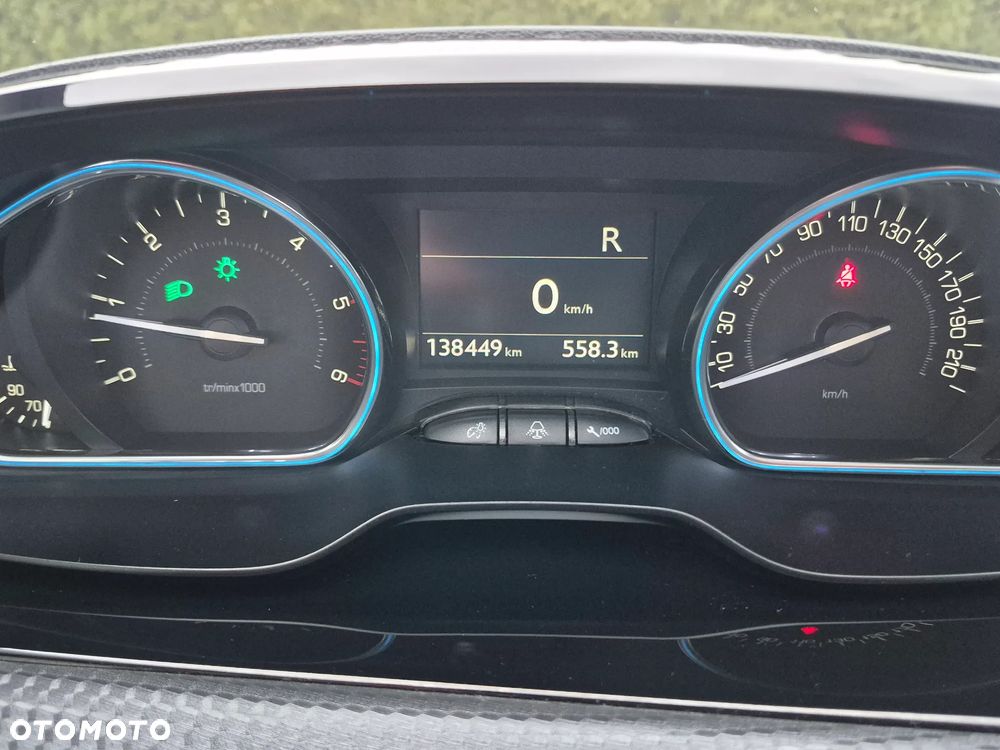 Peugeot 2008 - 8