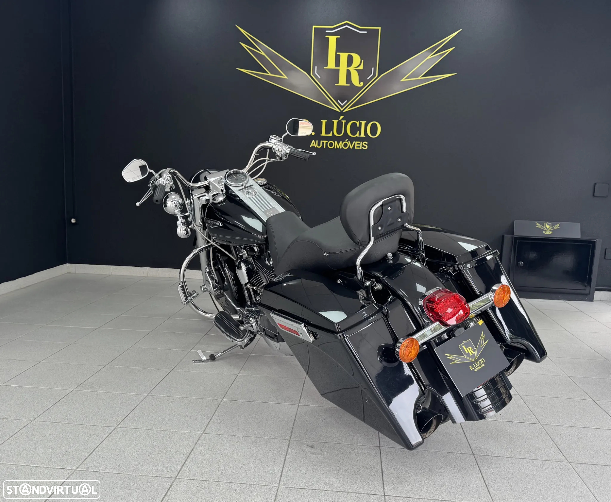 Harley-Davidson Road KING CLASSIC - 19