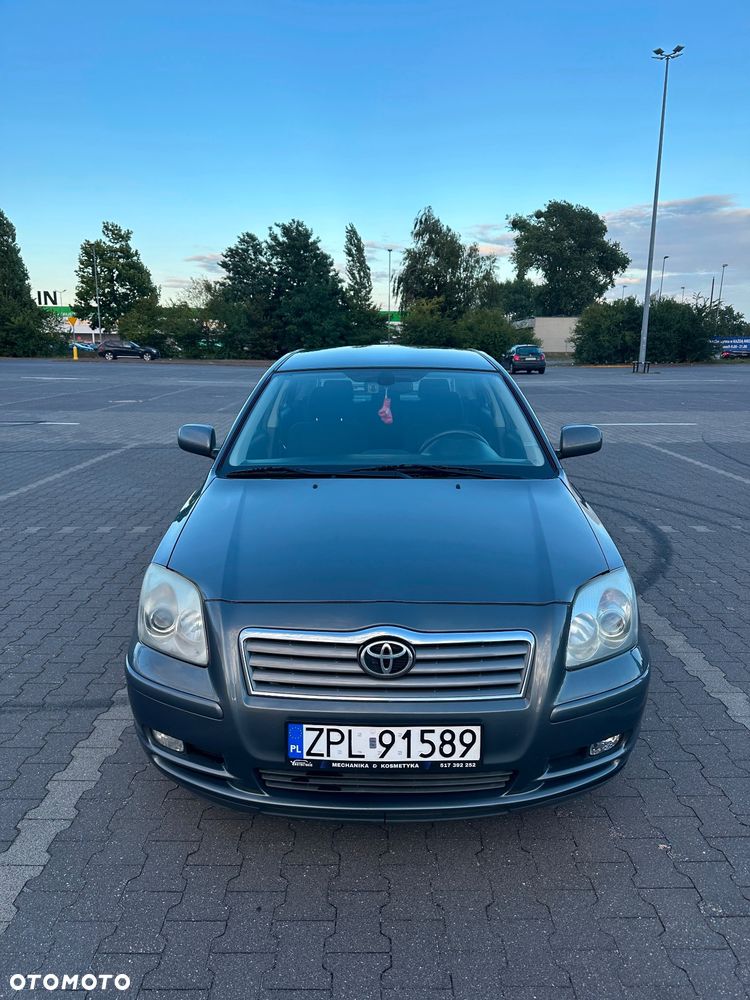 Toyota Avensis 1.8 VVT-i Luna - 2