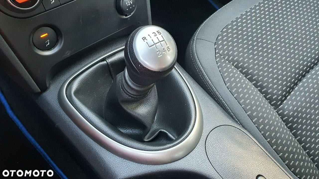 Nissan Qashqai - 25