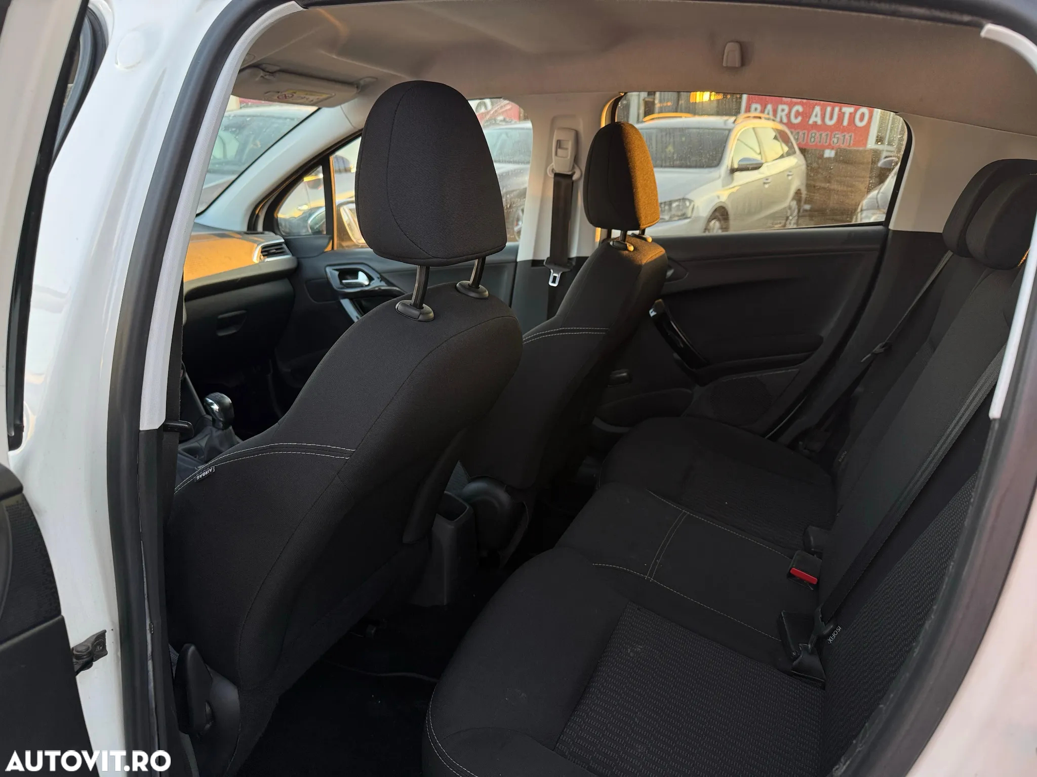 Peugeot 208 1.6 e-HDi FAP STT Allure - 8
