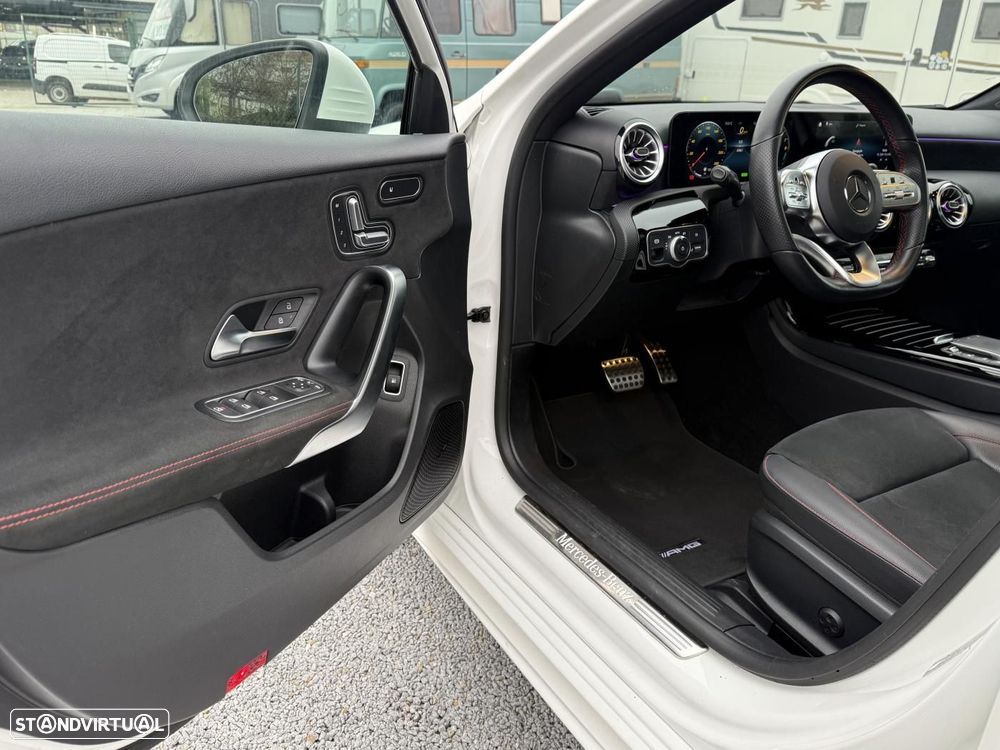 Mercedes-Benz A 250 Limousine e AMG Line - 24