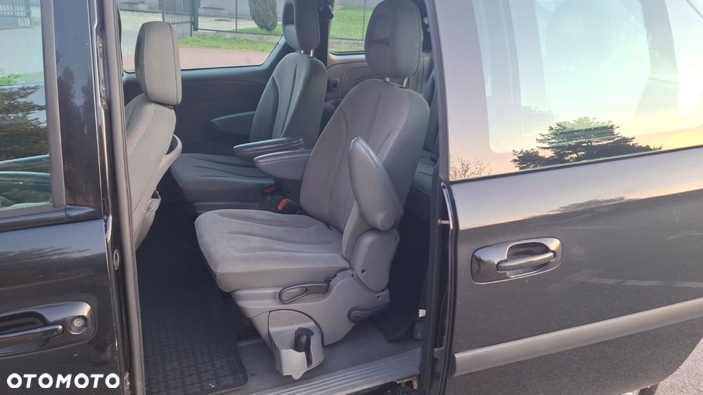 Chrysler Voyager 2.4 SE - 13