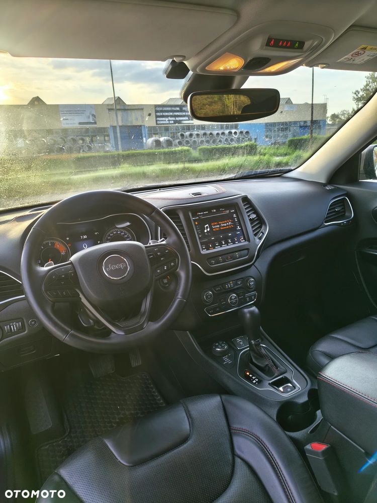Jeep Cherokee - 23
