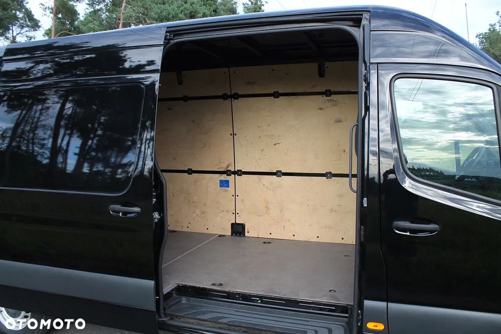 Mercedes-Benz Sprinter - 33