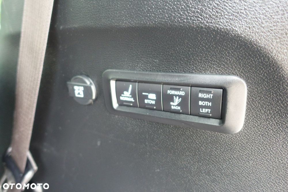 Chrysler Pacifica - 24