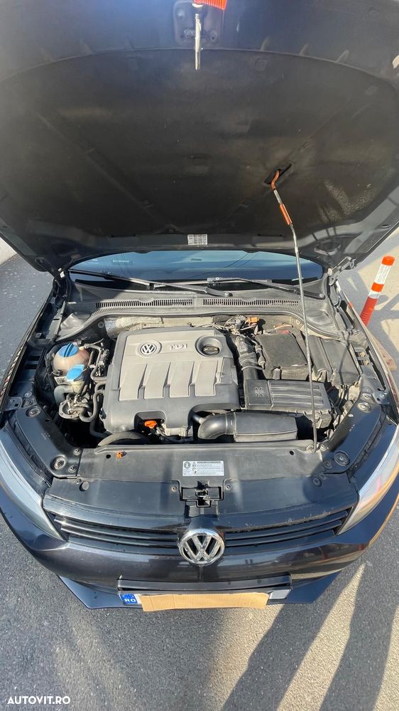 Volkswagen Jetta - 4