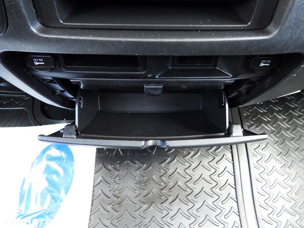 Iveco DAILY 35S14 SKRZYNIA PODWÓJNA KABINA DOKA 7 MIEJSC TEMPOMAT KLIMATYZACJA  135KM - 34