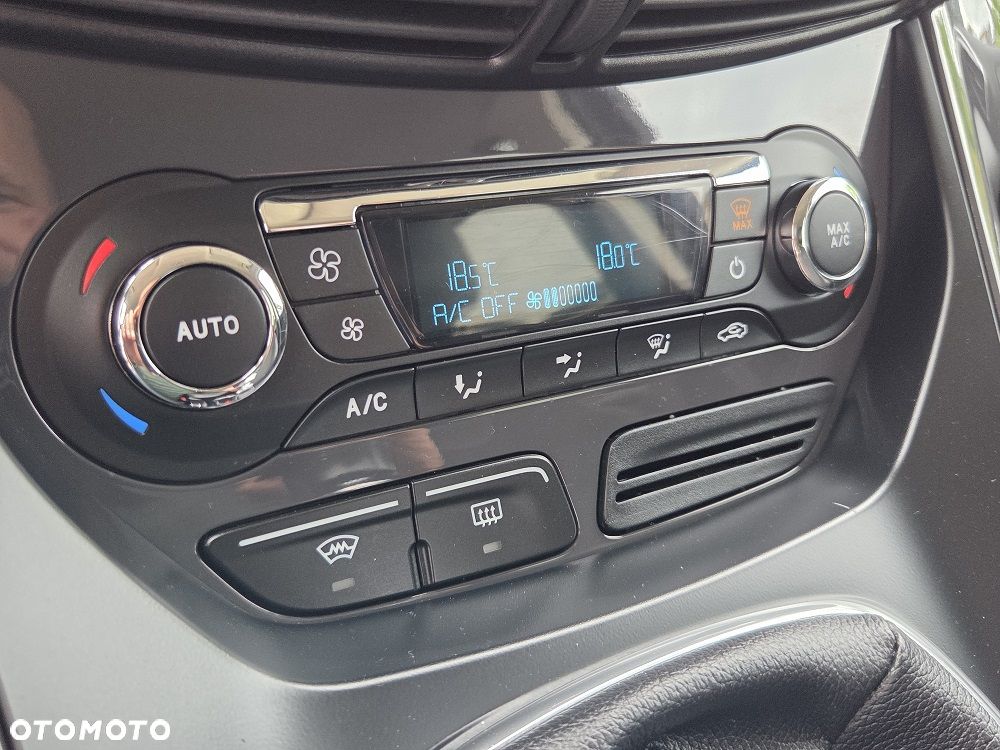Ford Kuga 2.0 TDCi 2x4 Titanium - 24