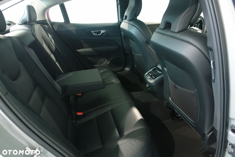 Volvo S60 B5 B AWD Ultimate Dark - 14