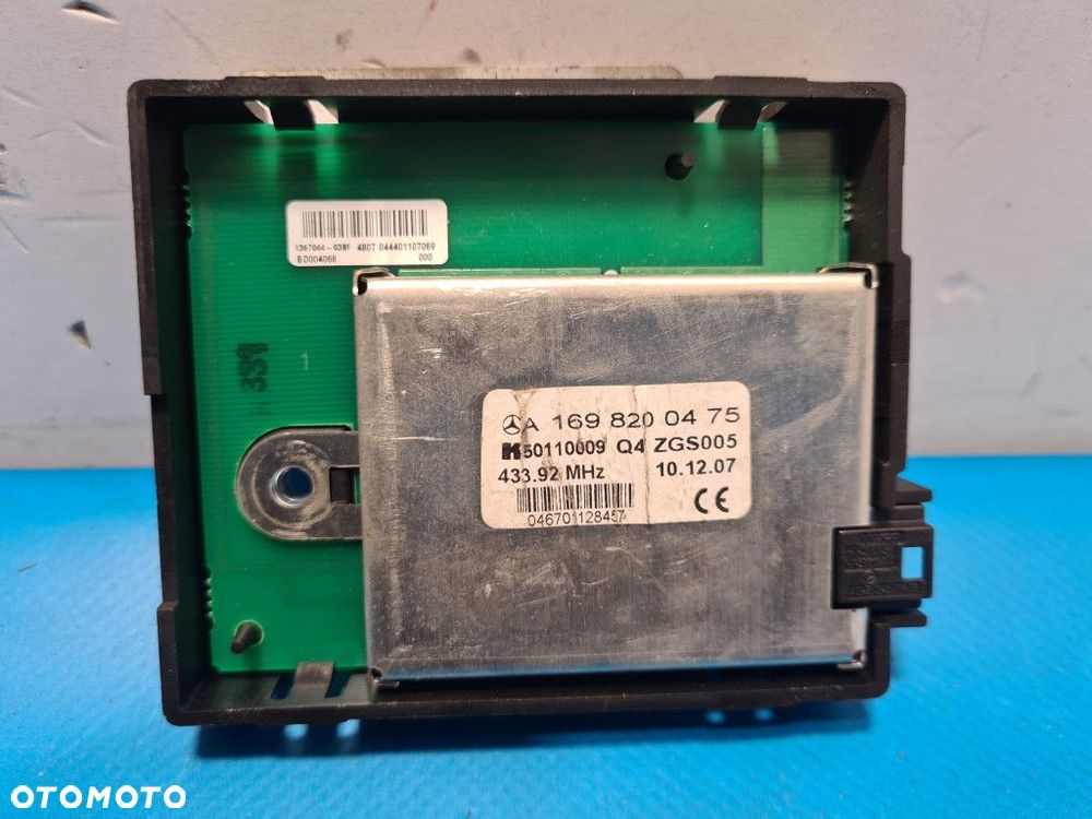 WZMACNIACZ ANTENOWY / GPS MERCEDES-BENZ A 160 - 1