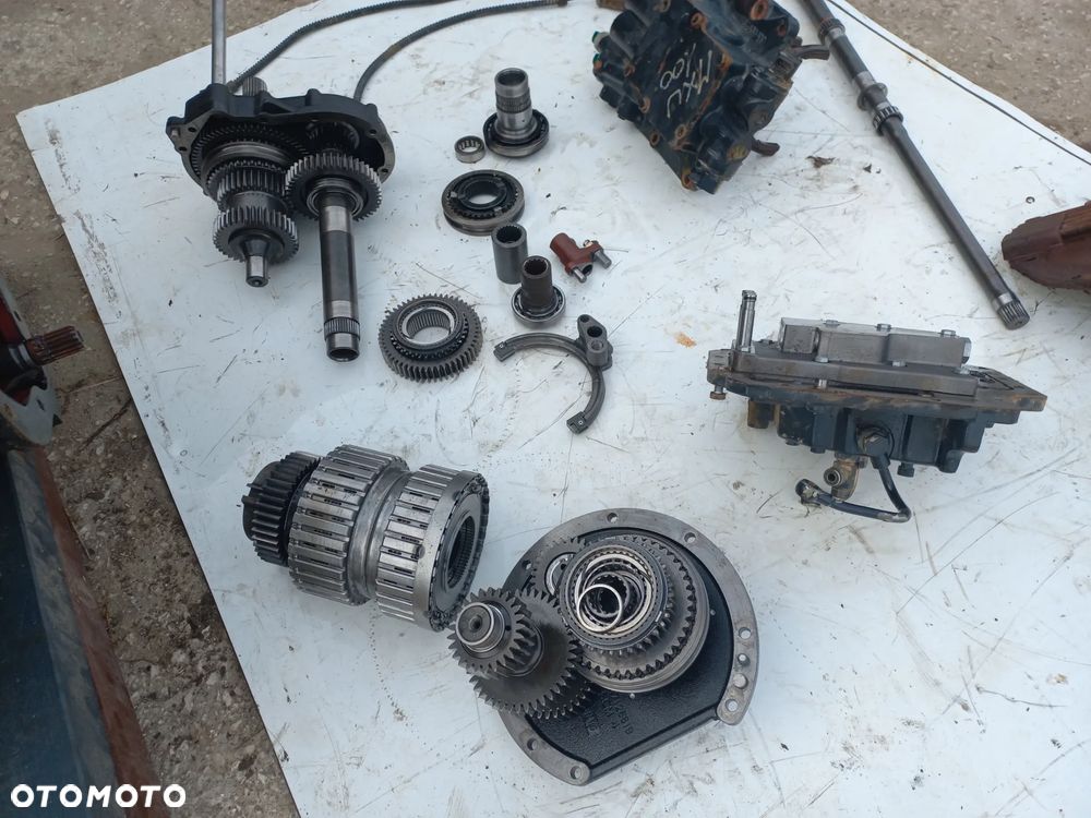 Części skrzyni biegów new holland,case,22647000,47126619,47126736,44980020,5197570,47131252,5198194,R902493582,1525503725,47124320,47127186,KOSZ,wałek,obudowa,most,atak,rozdzielacze hydrauliczne,pompahydrauliki,zwolnice,podnośnik,synchronizator,rewers,ramiona,wom. - 17