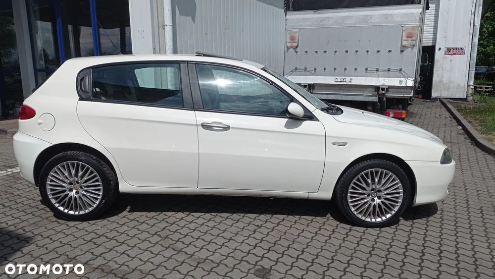 Alfa Romeo 147 1.6 Twin Spark AMICA - 5