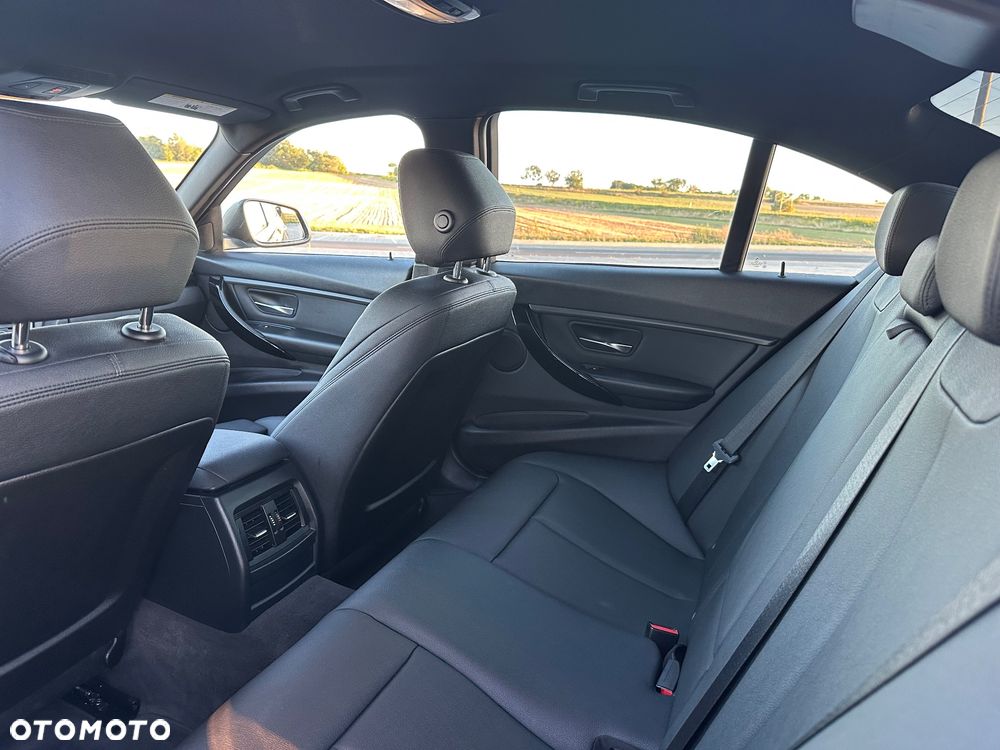 BMW Seria 3 - 16