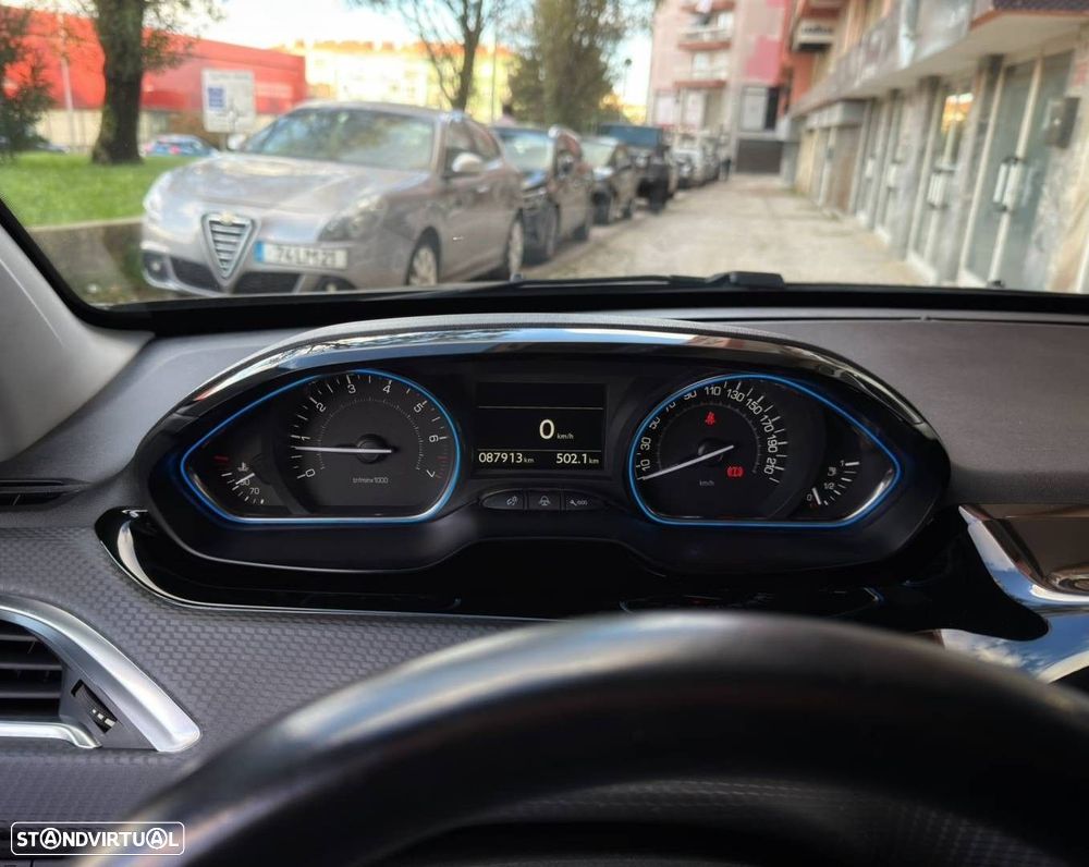 Peugeot 2008 1.2 PureTech Allure - 19