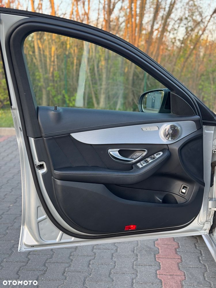 Mercedes-Benz Klasa C 180 7G-TRONIC AMG Line - 17
