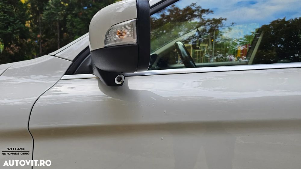 Volvo XC 60 D5 AWD Geartronic Momentum - 12