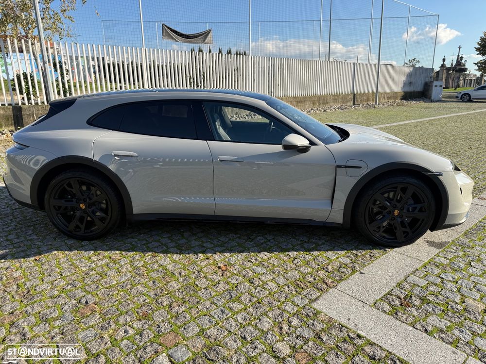 Porsche Taycan Cross Turismo 4 - 13