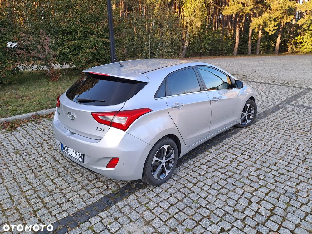 Hyundai i30 1.6 D Premium - 11