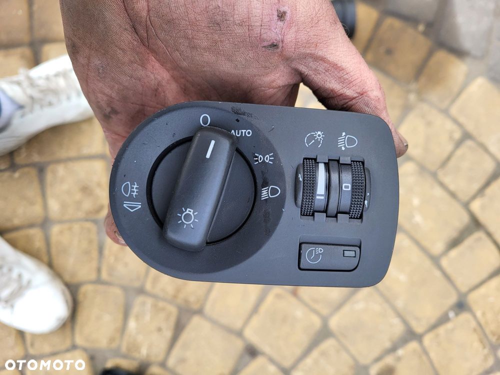 Włącznik świateł audi a3 8p halogen