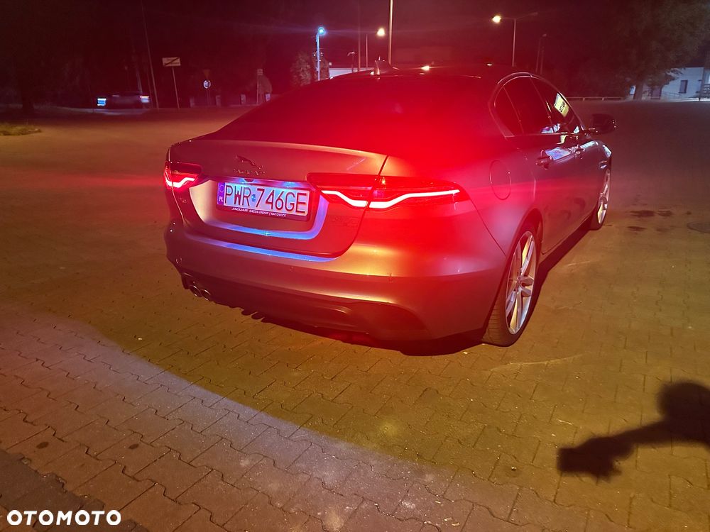 Jaguar XE 2.0 D180 R-Dynamic S - 15