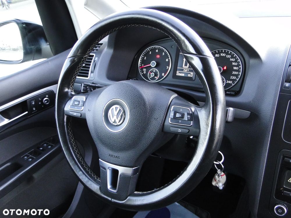 Volkswagen Touran 1.4 TSI MATCH - 22