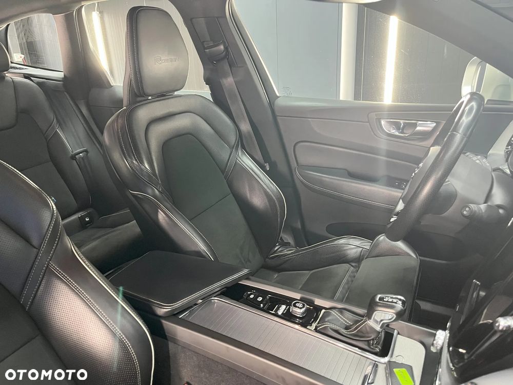 Volvo XC 60 T4 R-Design - 11