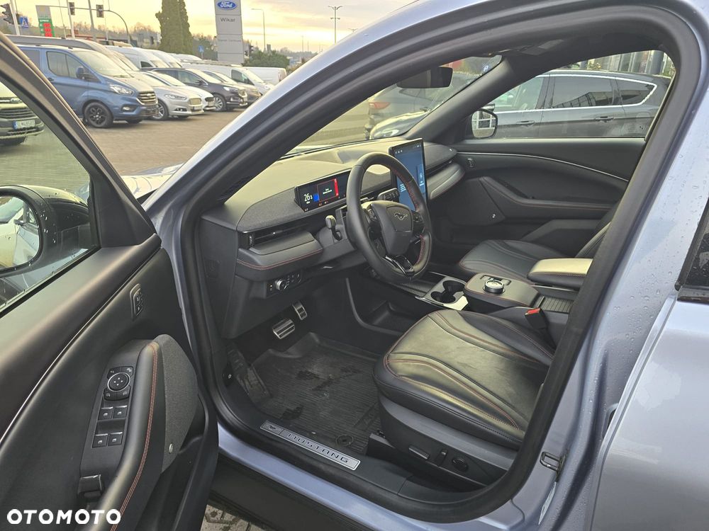 Ford Mustang Mach-E - 12