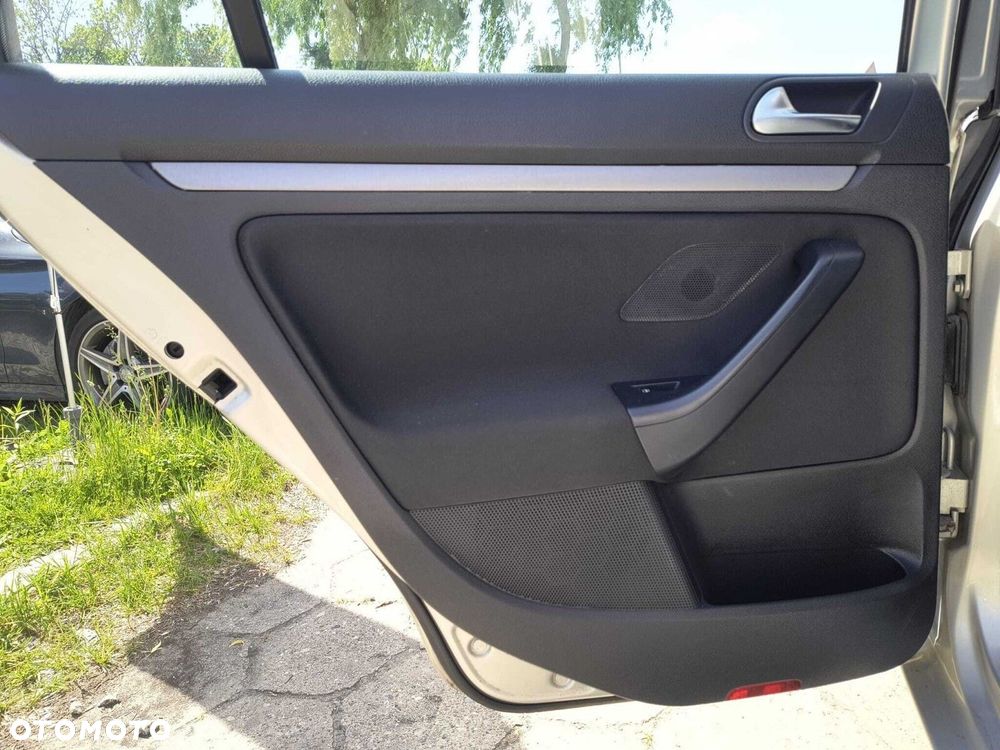Volkswagen Golf - 8