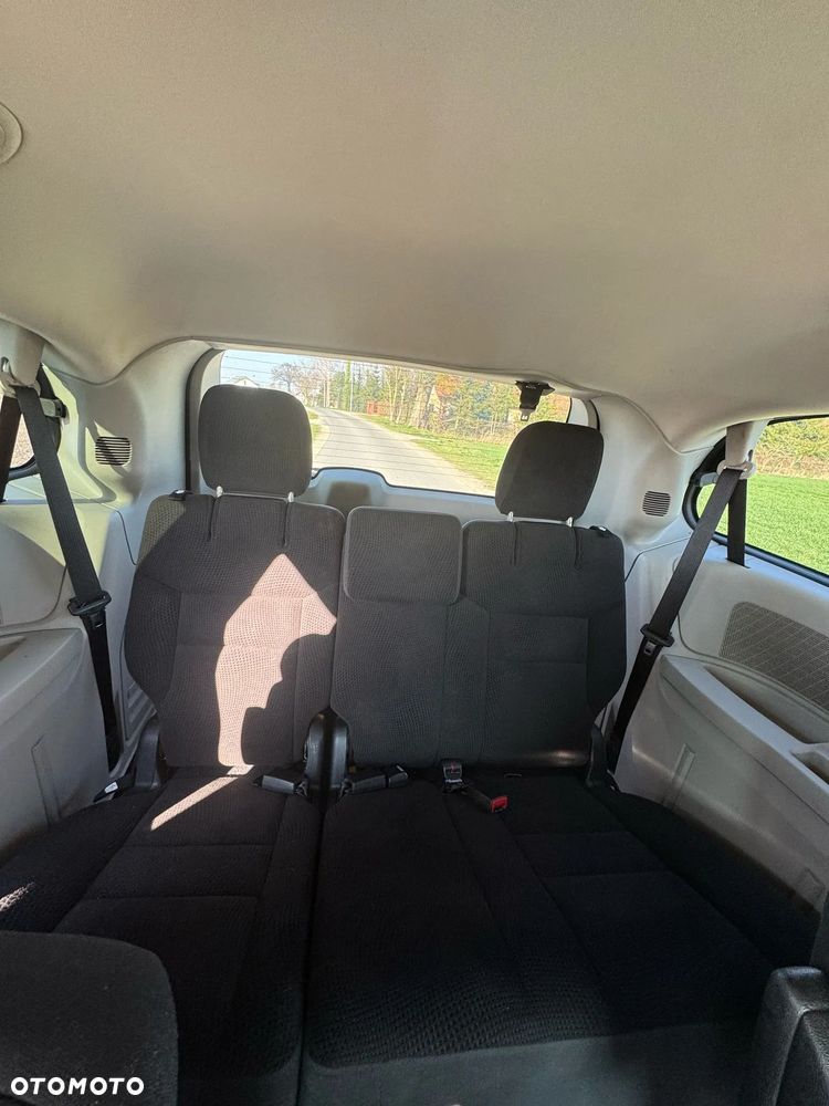 Dodge Grand Caravan - 10