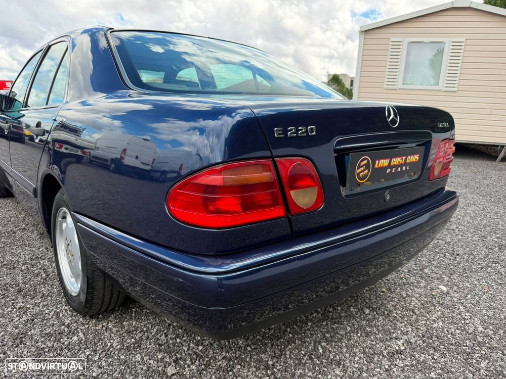 Mercedes-Benz E 220 D Classic - 18