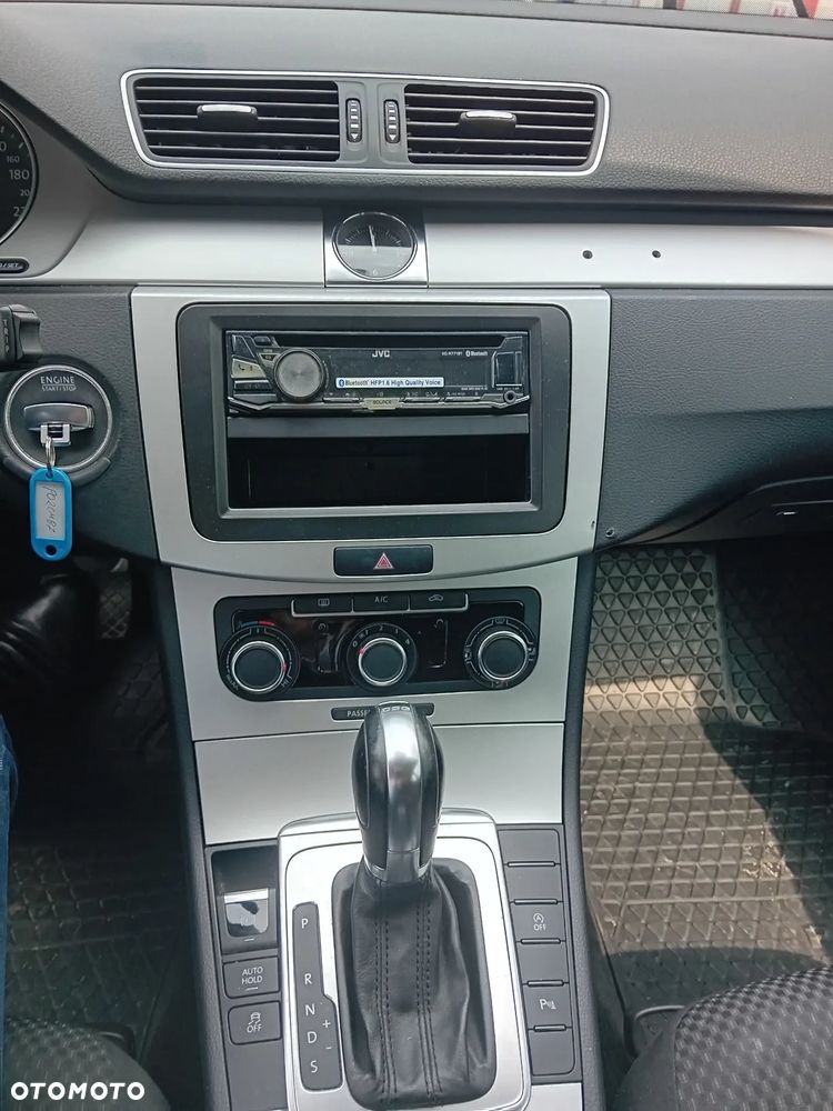 Volkswagen Passat 2.0 TDI Trendline DSG - 8