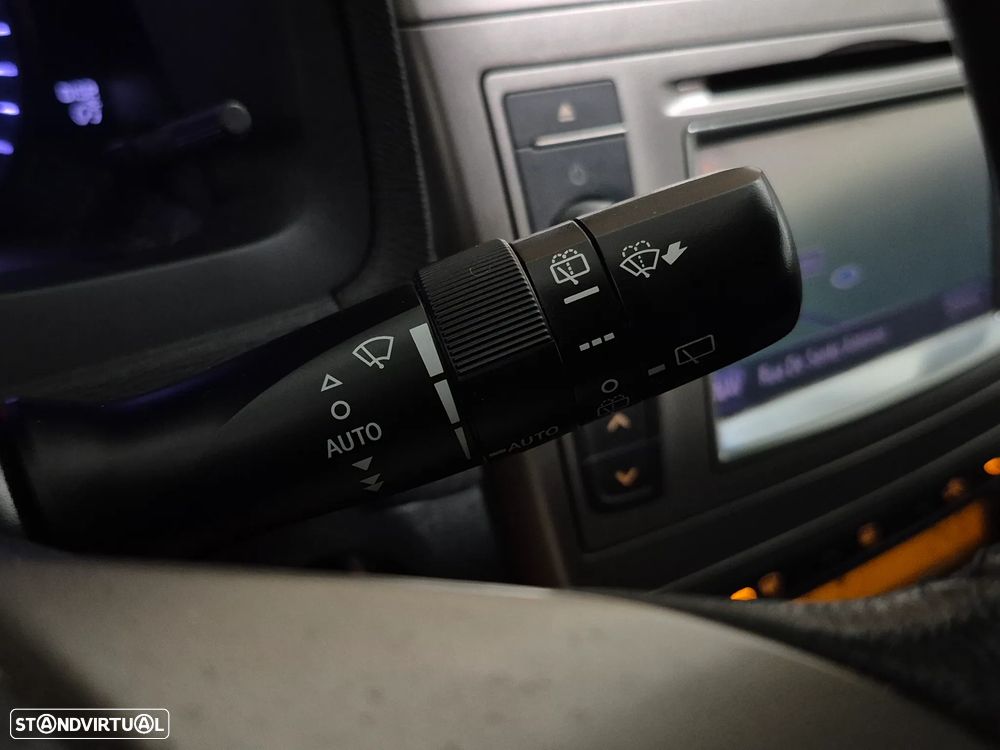 Toyota Avensis SW 2.0 D-4D Exclusive +GPS - 31
