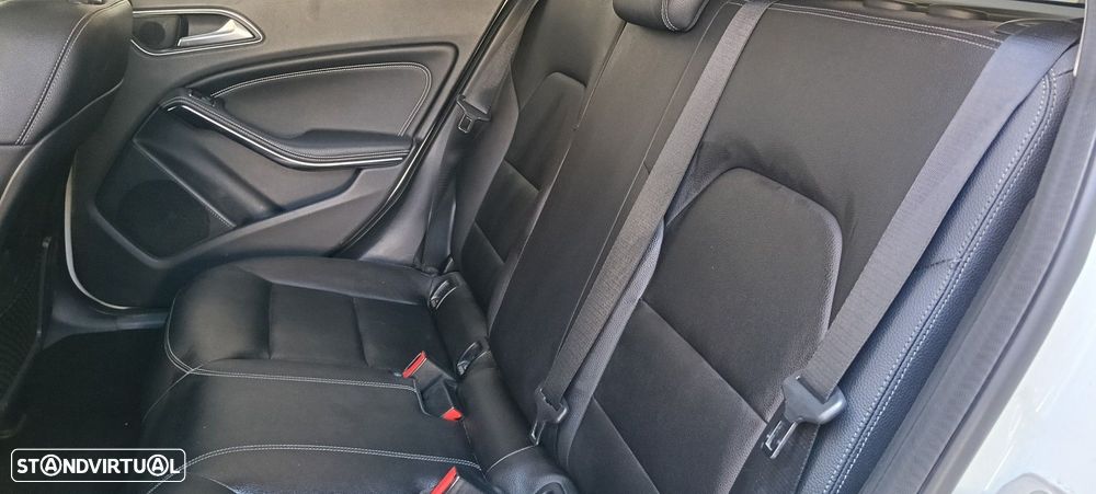 Mercedes-Benz GLA 180 - 14