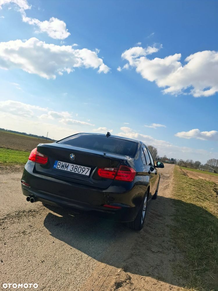 BMW Seria 3 325d Sport - 9