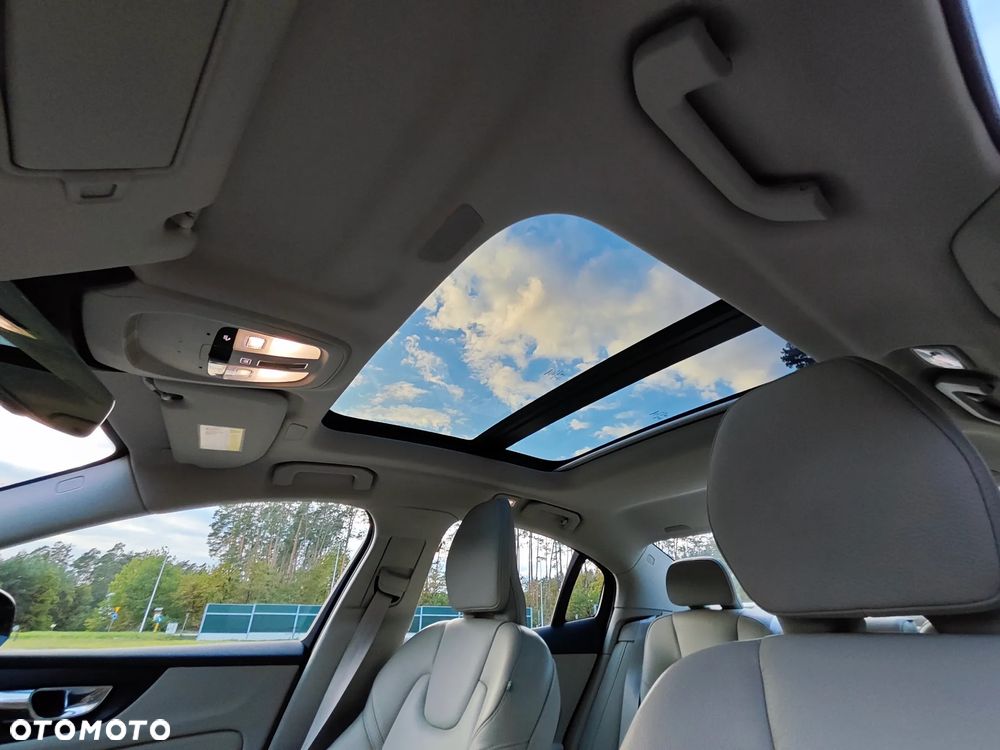 Volvo S60 T8 Recharge AWD Plus Dark - 18