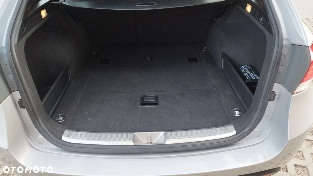 Hyundai i40 Kombi blue 1.6 Family - 32