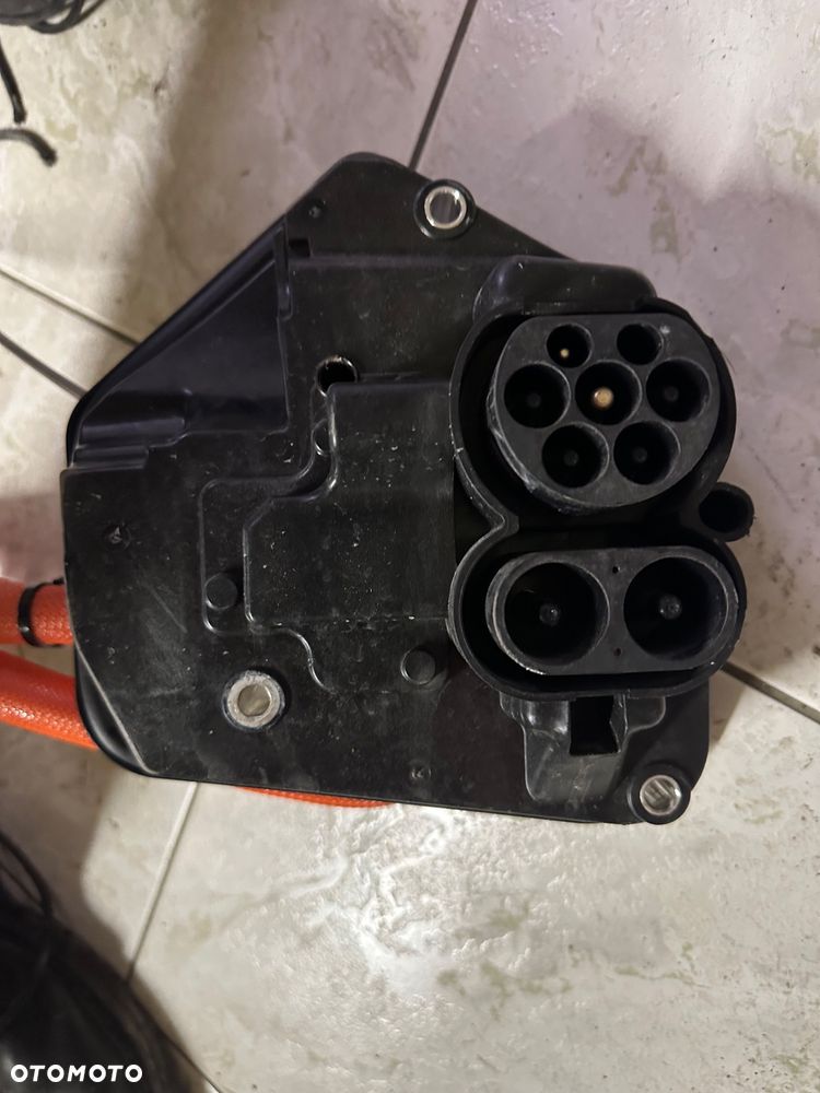 GNIAZDO Z PRZEWODAMI 3 FAZY TESLA MODEL Y WESJA EUROPEJSKA.