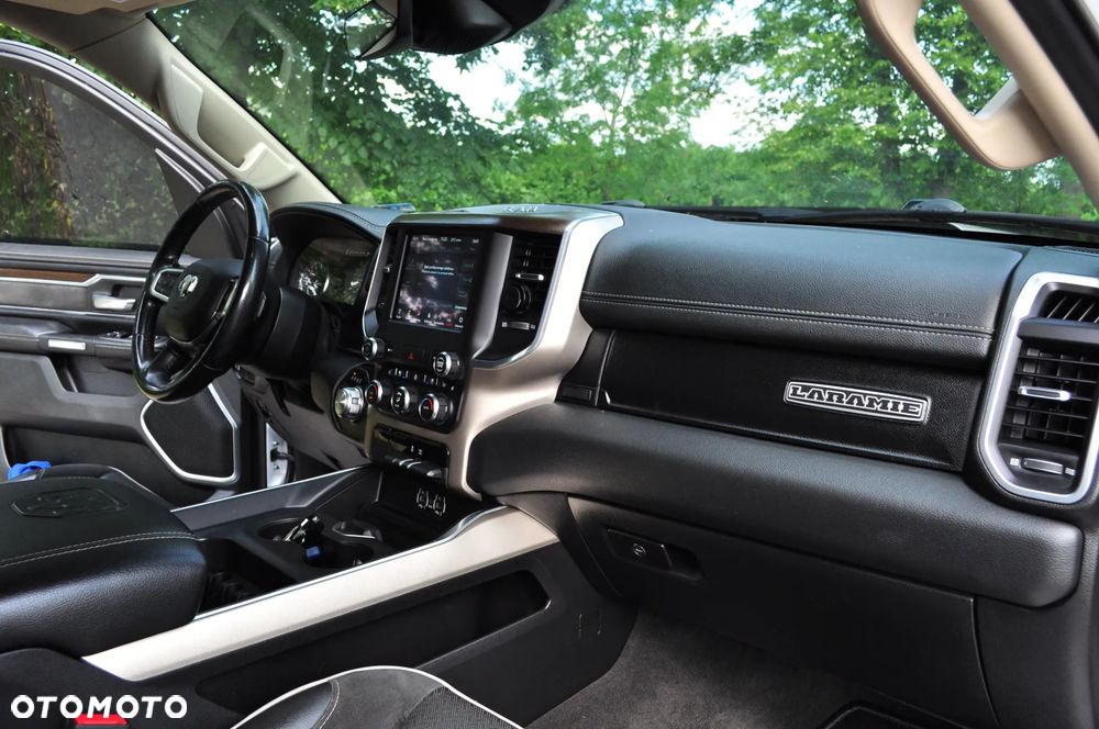 RAM 1500 5.7 Crew Cab Laramie - 18