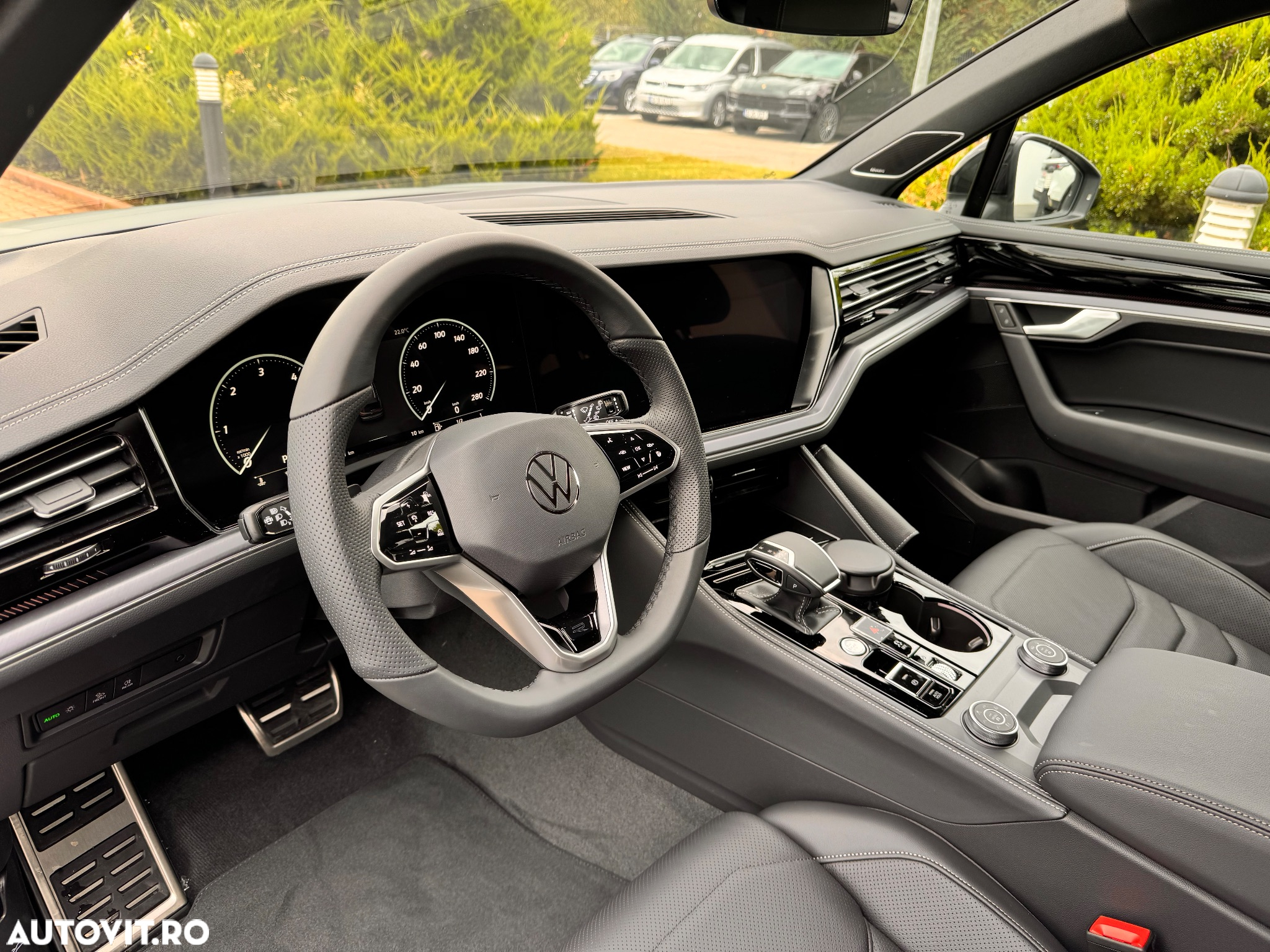 Volkswagen Touareg V6 TDI 4MOTION R-Line - 24