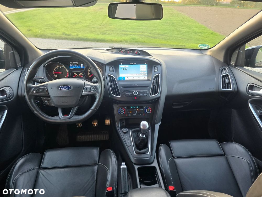 Ford Focus - 27