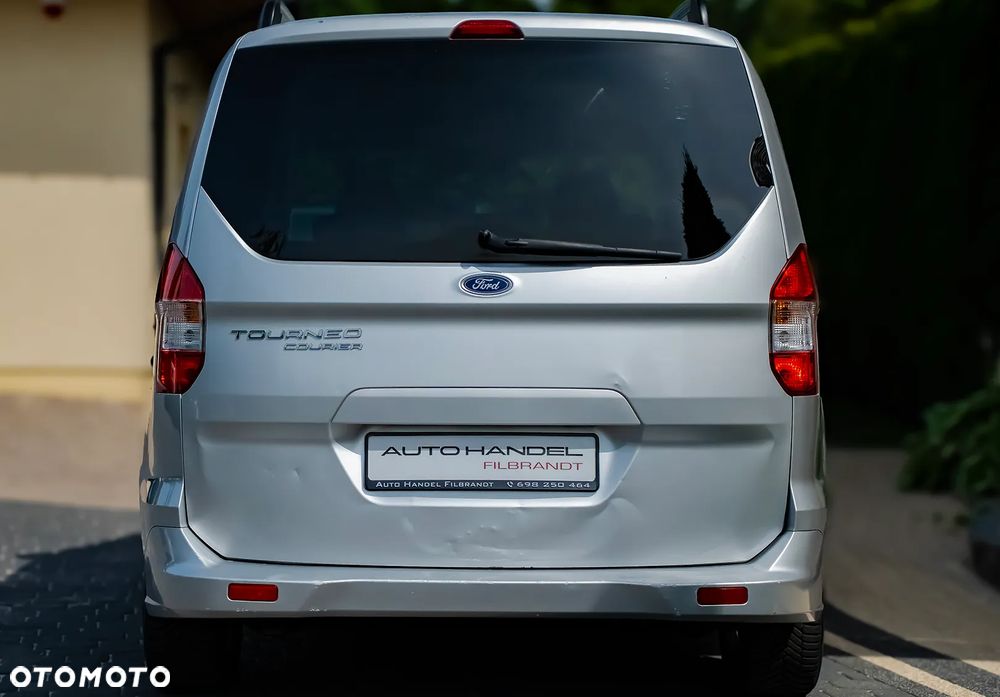 Ford Tourneo Courier 1.5 TDCi Titanium - 12